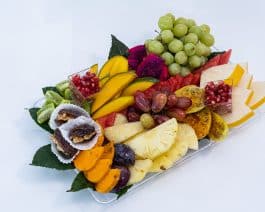 שפע פרי הזמנת מגשי פירות מעוצבים למסיבות ואירועים